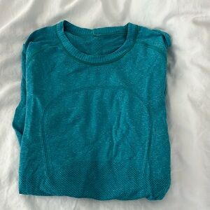 Teal Lululemon long sleeve tight work out shirt! Most likely a 4 but no tag!